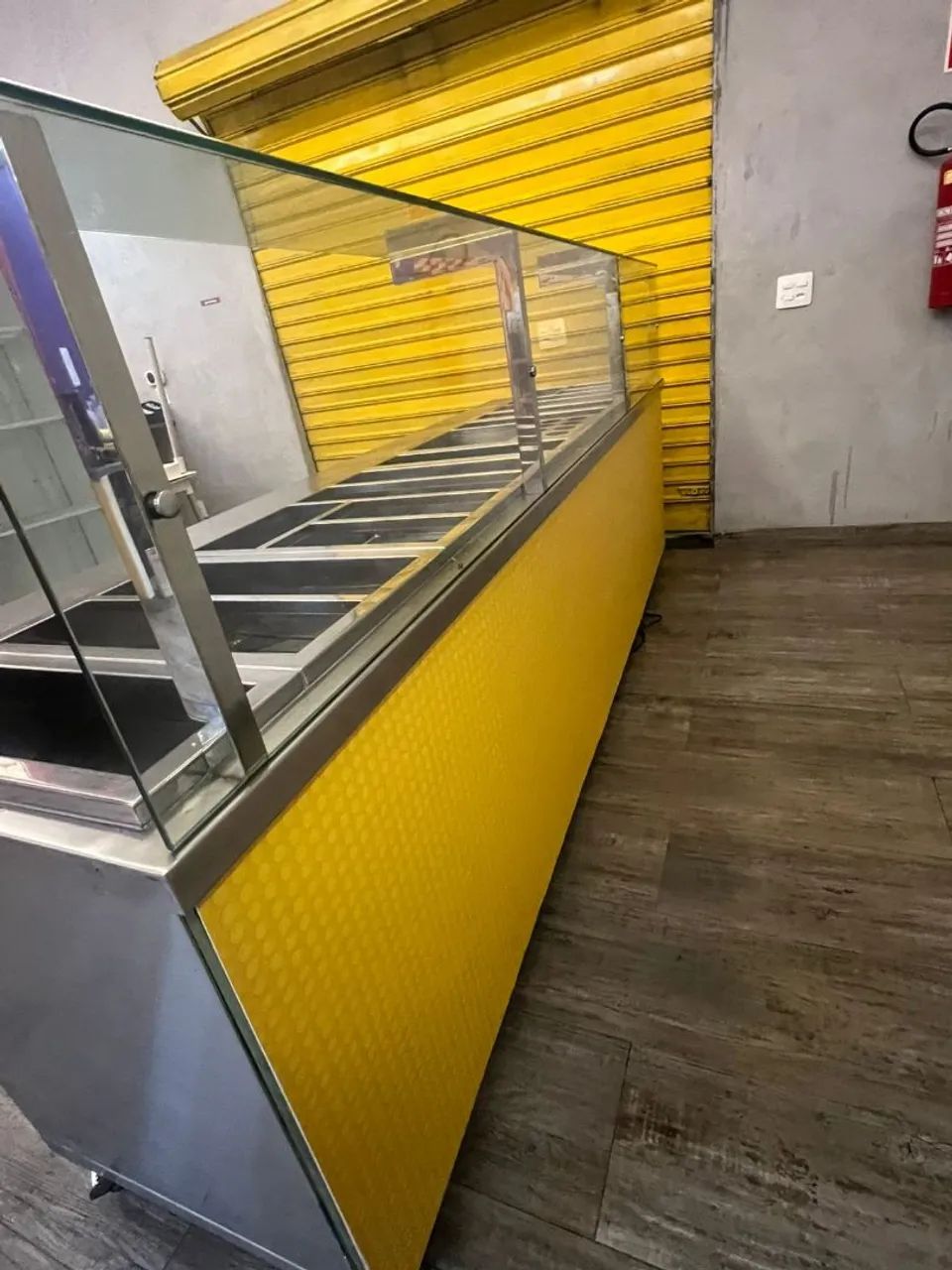 Vendo pista quente de banho Maria com geladeira central 