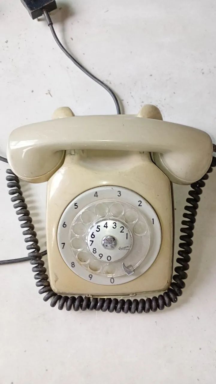 Telefones antigos. 