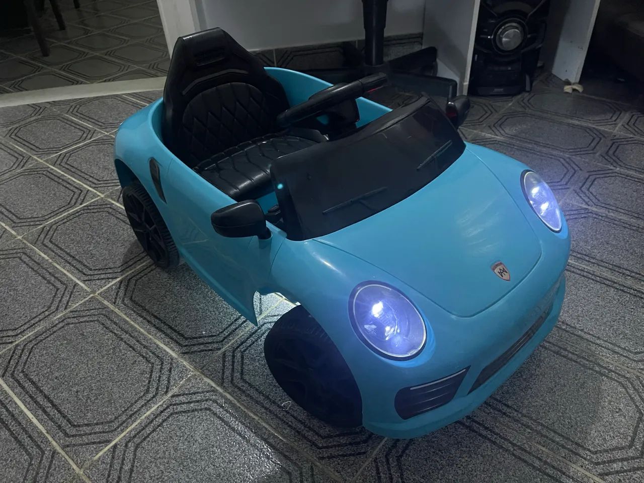 VENDO CARRINHO ELÉTRICO P/ CRIANÇA