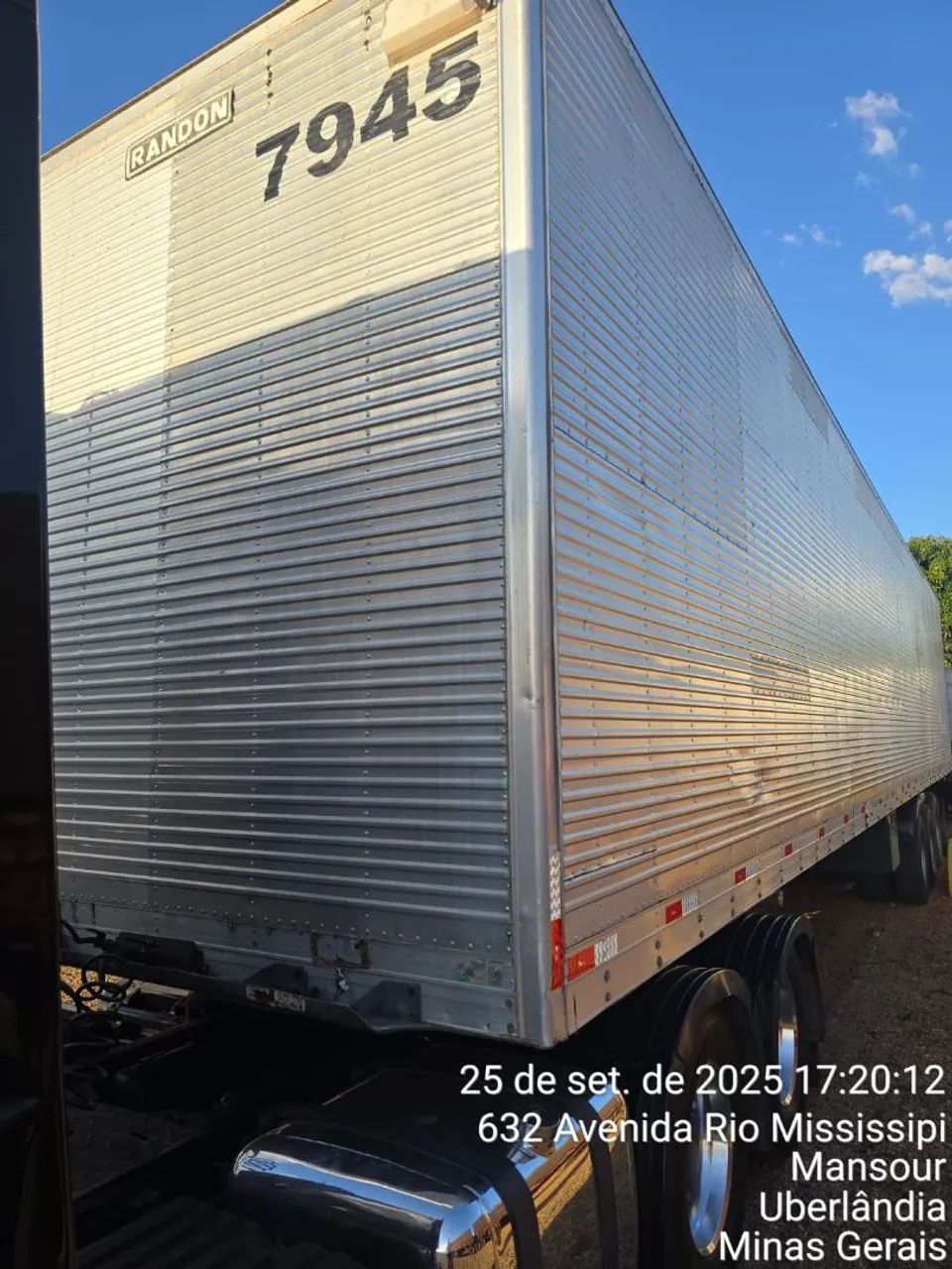 Vendo carreta bau randon