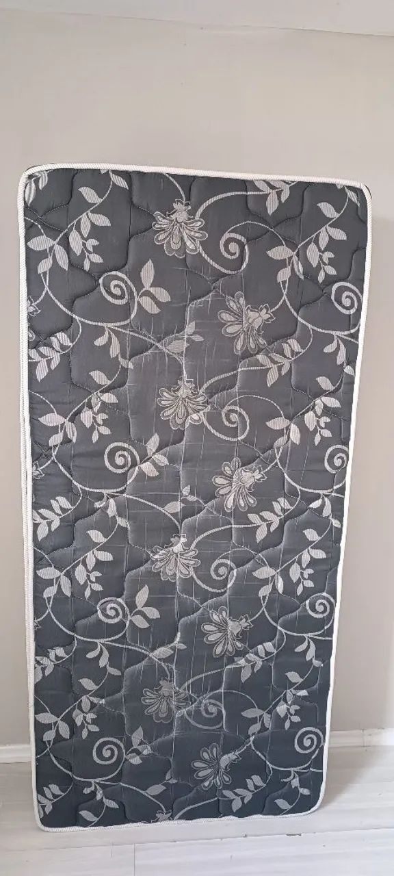 Conjunto Cama Box + Colchão Solteiro em Perfeito Estado!