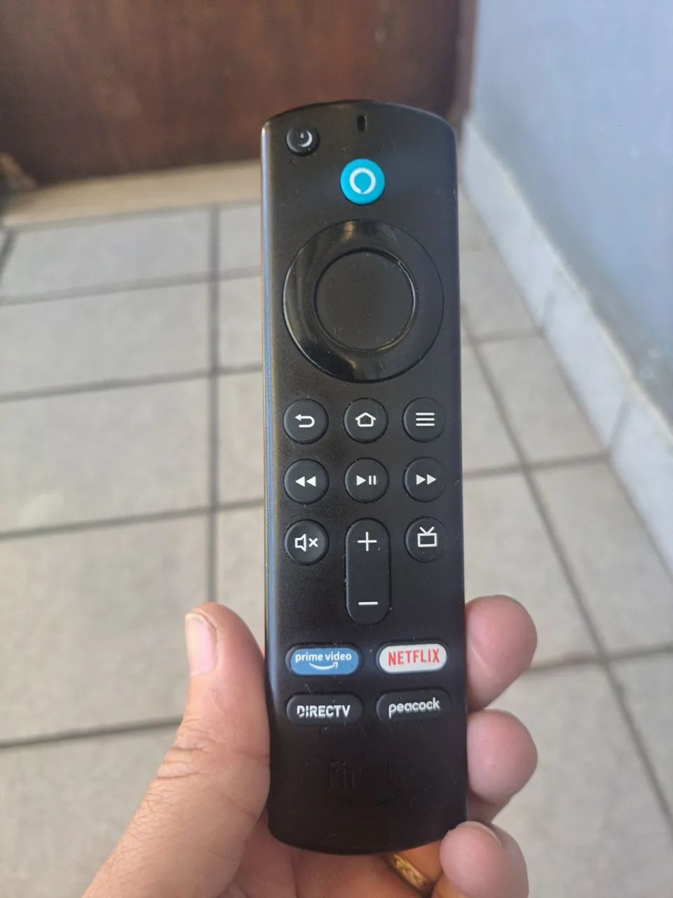 Fire tv stick amazon 3 geração full hd 1080 com controle alexa.  - Foto 4