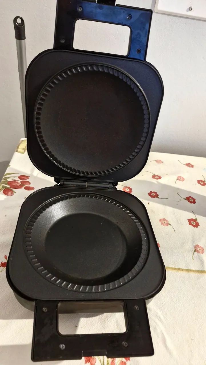 Máquina de Torta e Empadão Fun Kitchen 220v - Perfeito Estado!