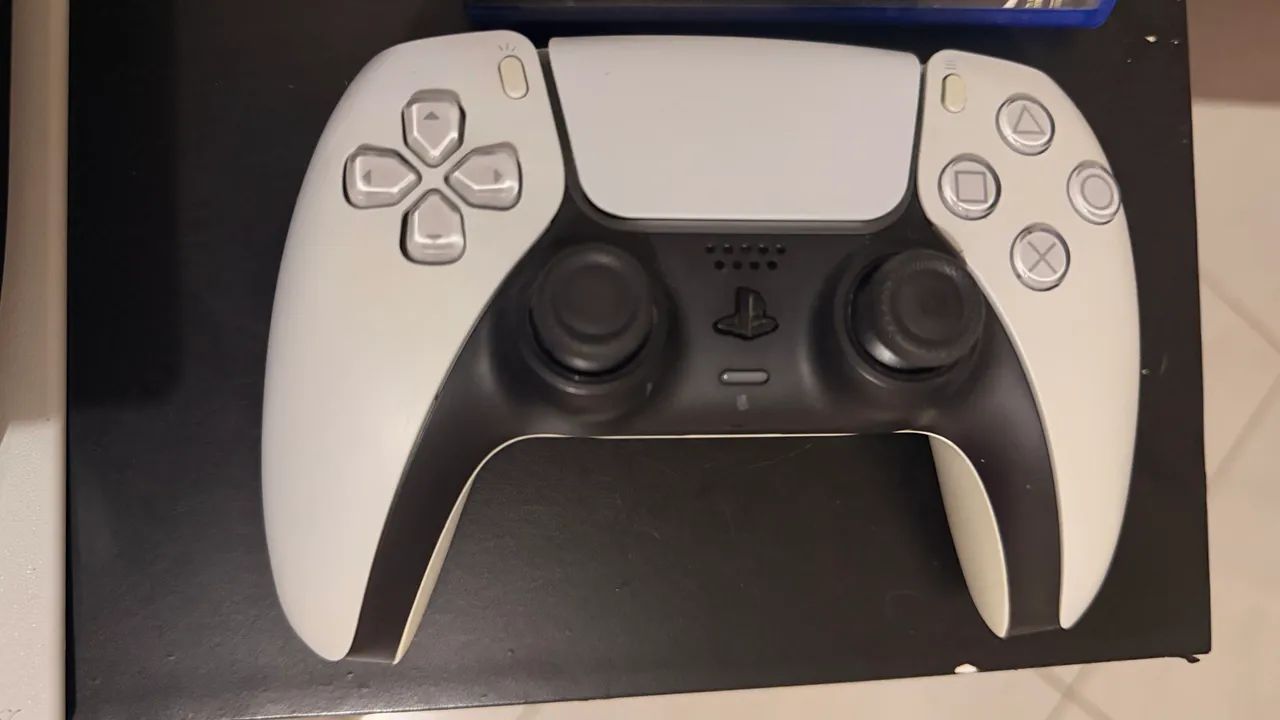 Vendo ps5 com leitor + dois jogos. - Foto 2