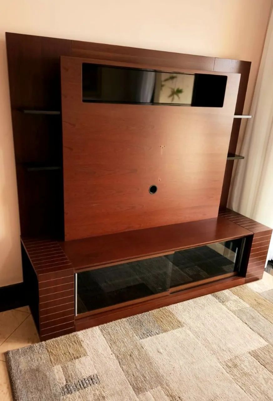 Painel de TV com Rack acoplado.