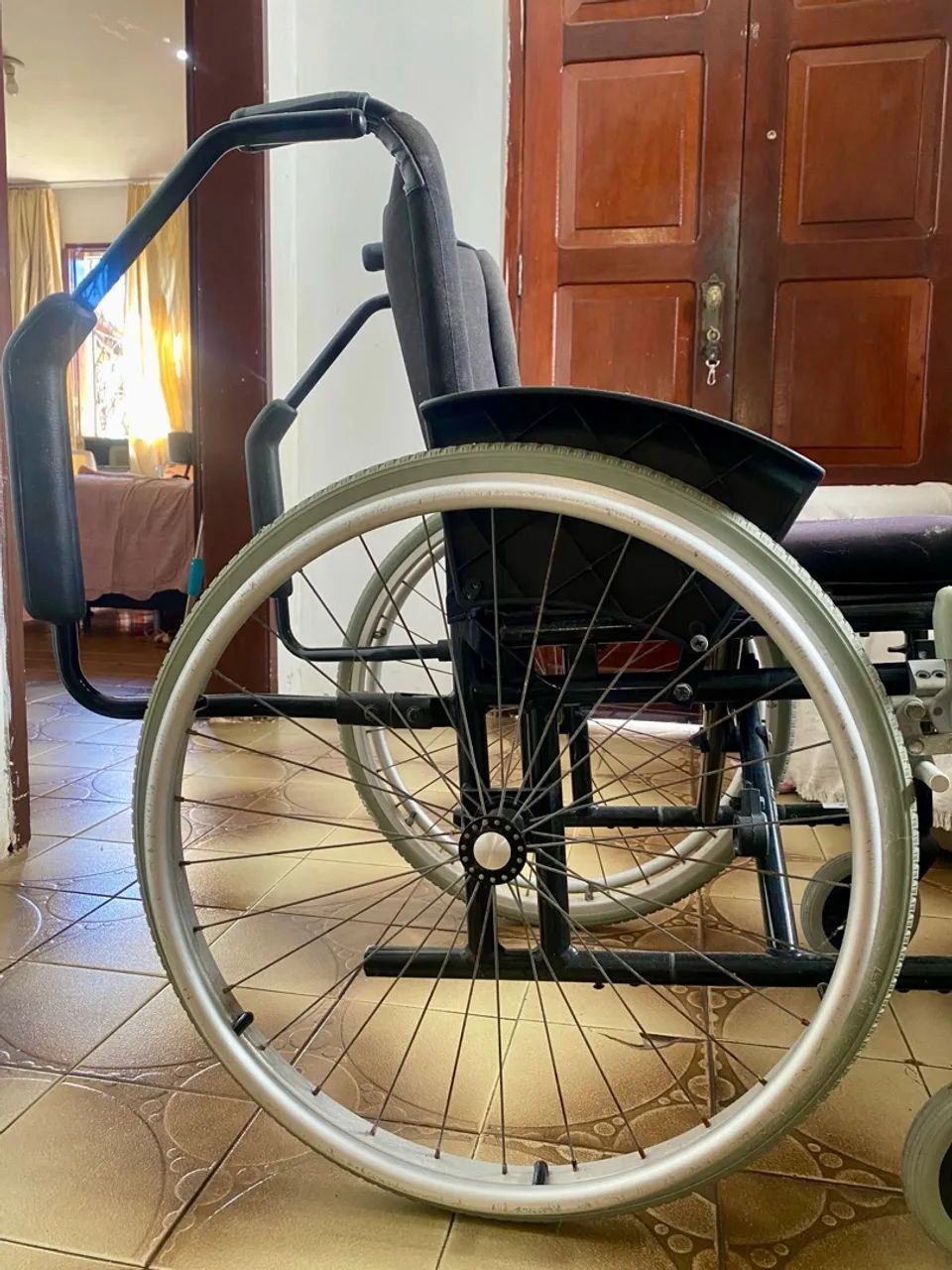Vendo cadeira de rodas!  - Foto 3