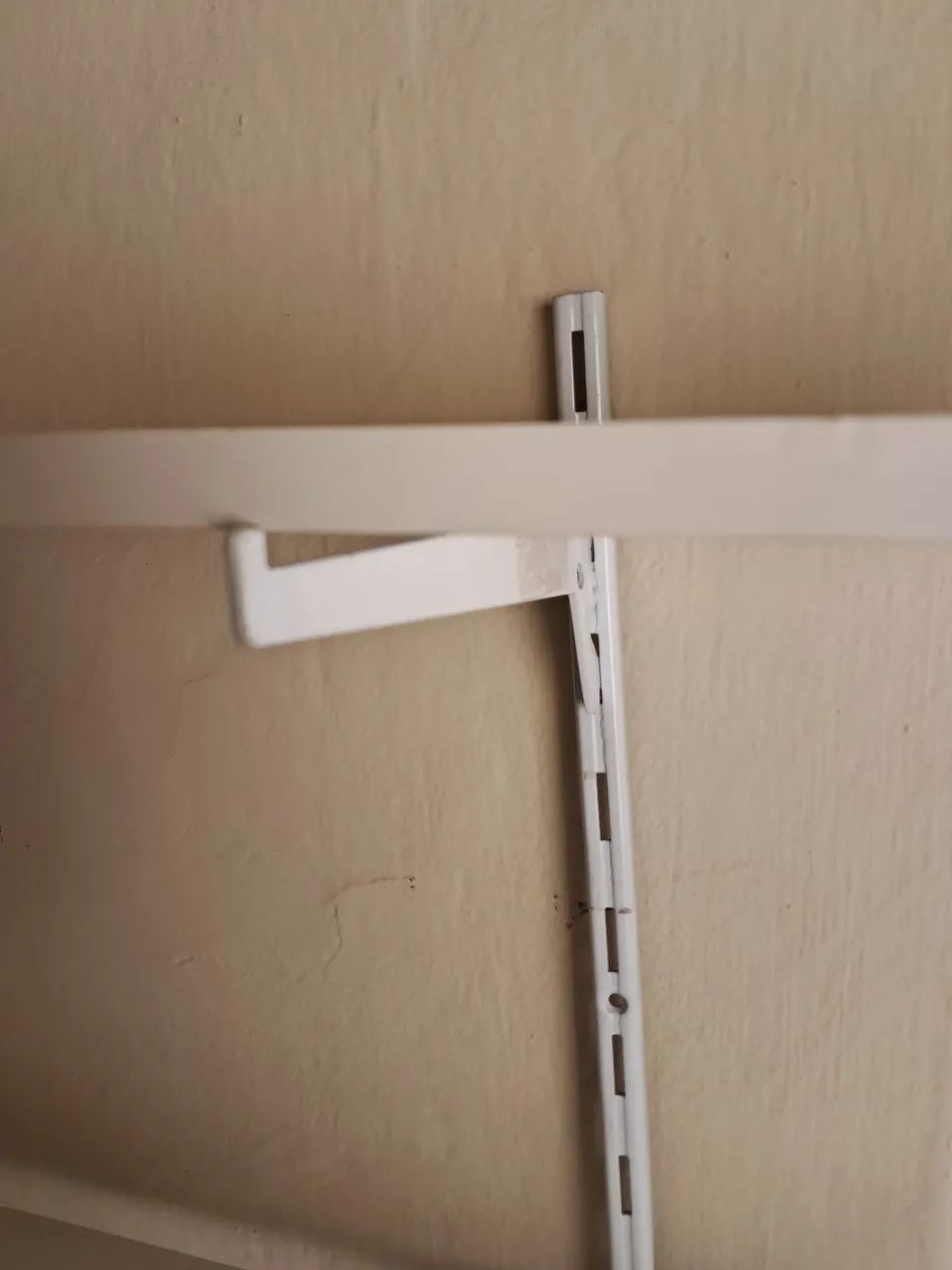 Prateleira ajustável com trilho e 4 bases - Foto 3