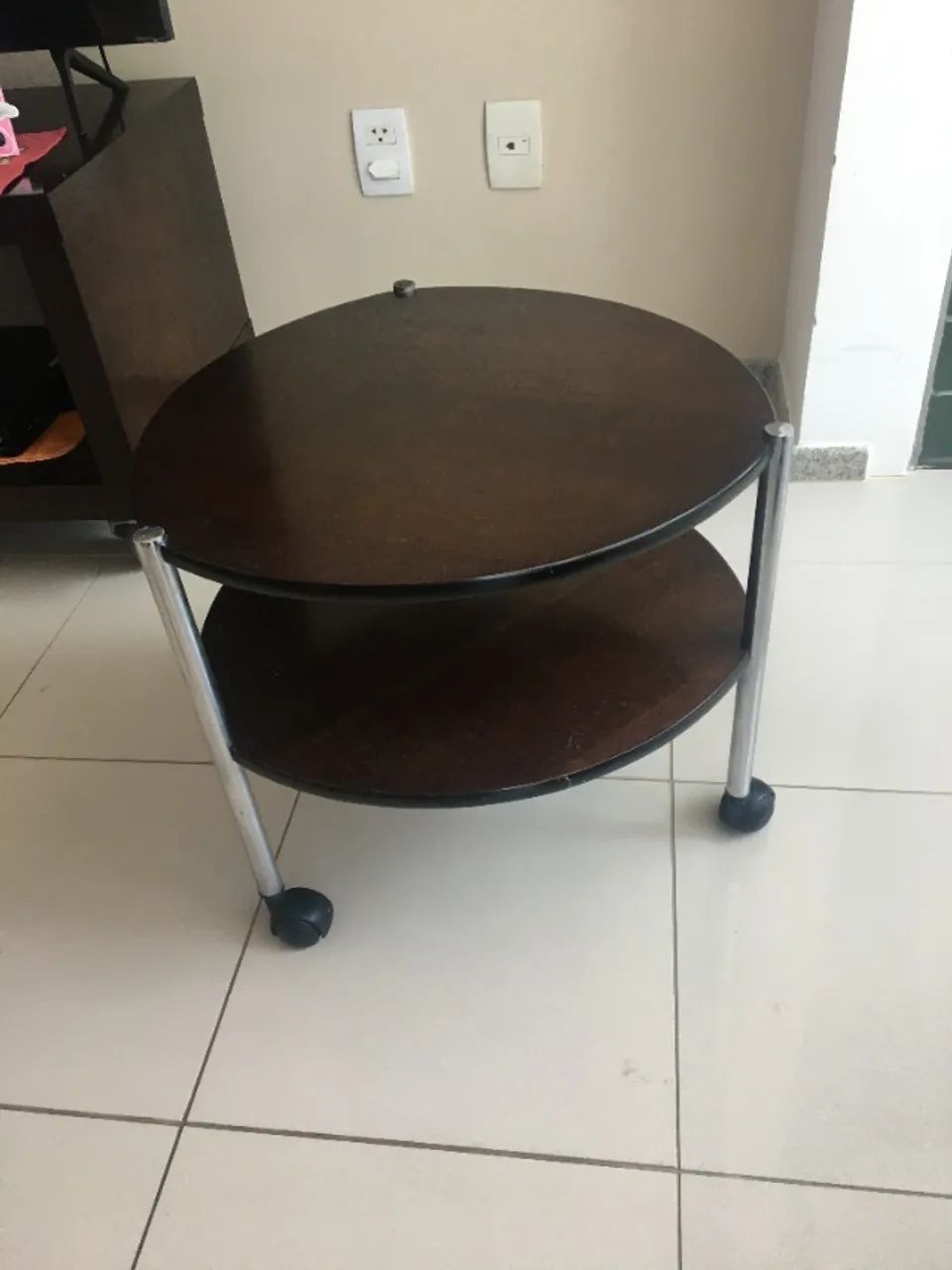 mesinha de apoio em madeira