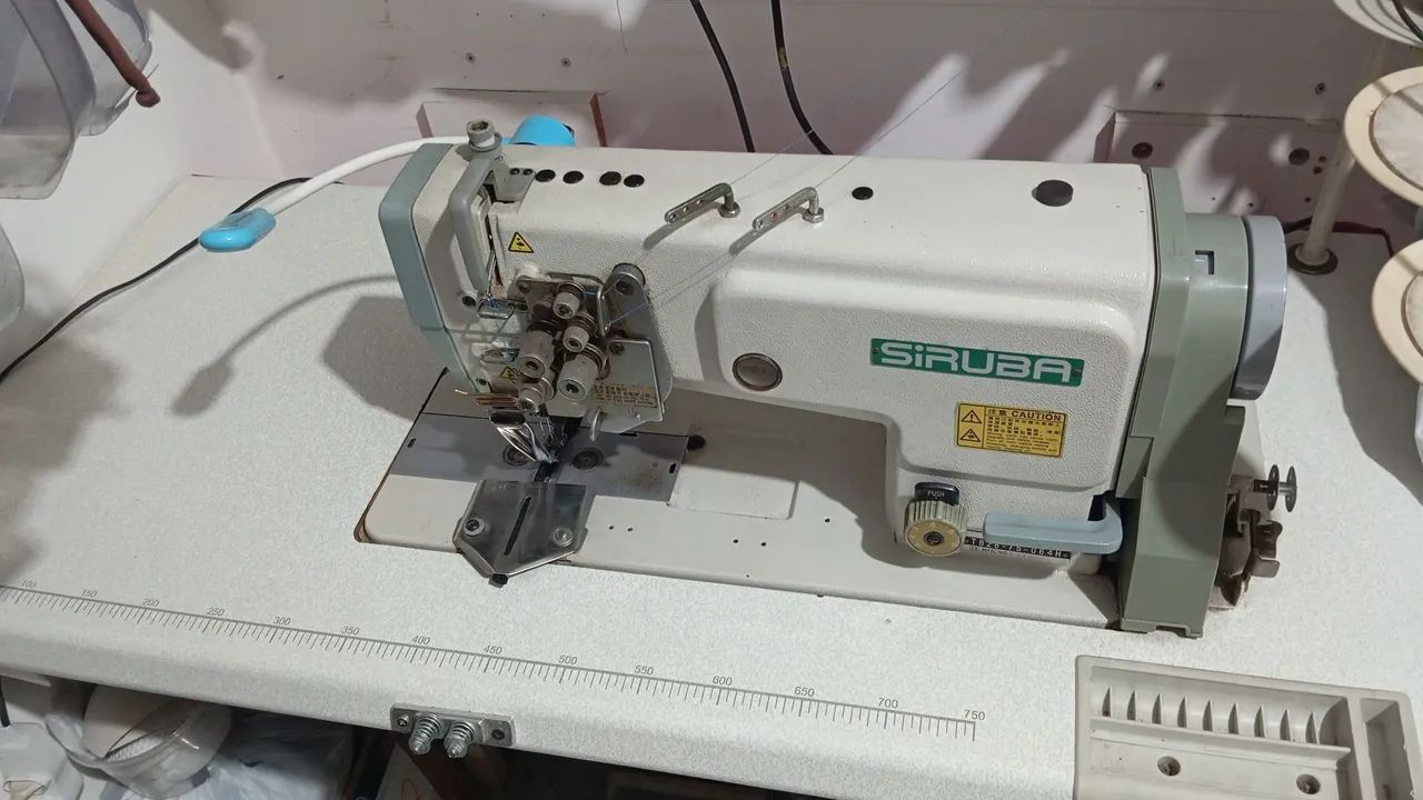 Máquina de costura preço abaixo da tabela,o valor de uma por aí é 5 , 6 mil - Foto 4