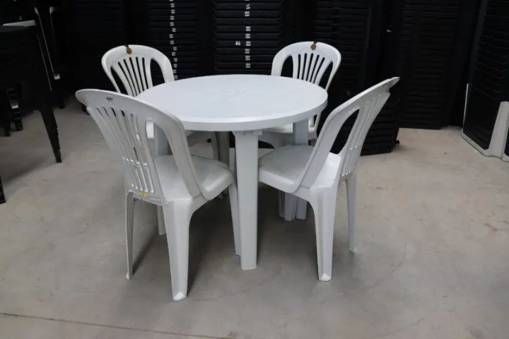 JOGO DE MESA DESMONTÁVEL E 4 CADEIRAS BRANCAS - Foto 5