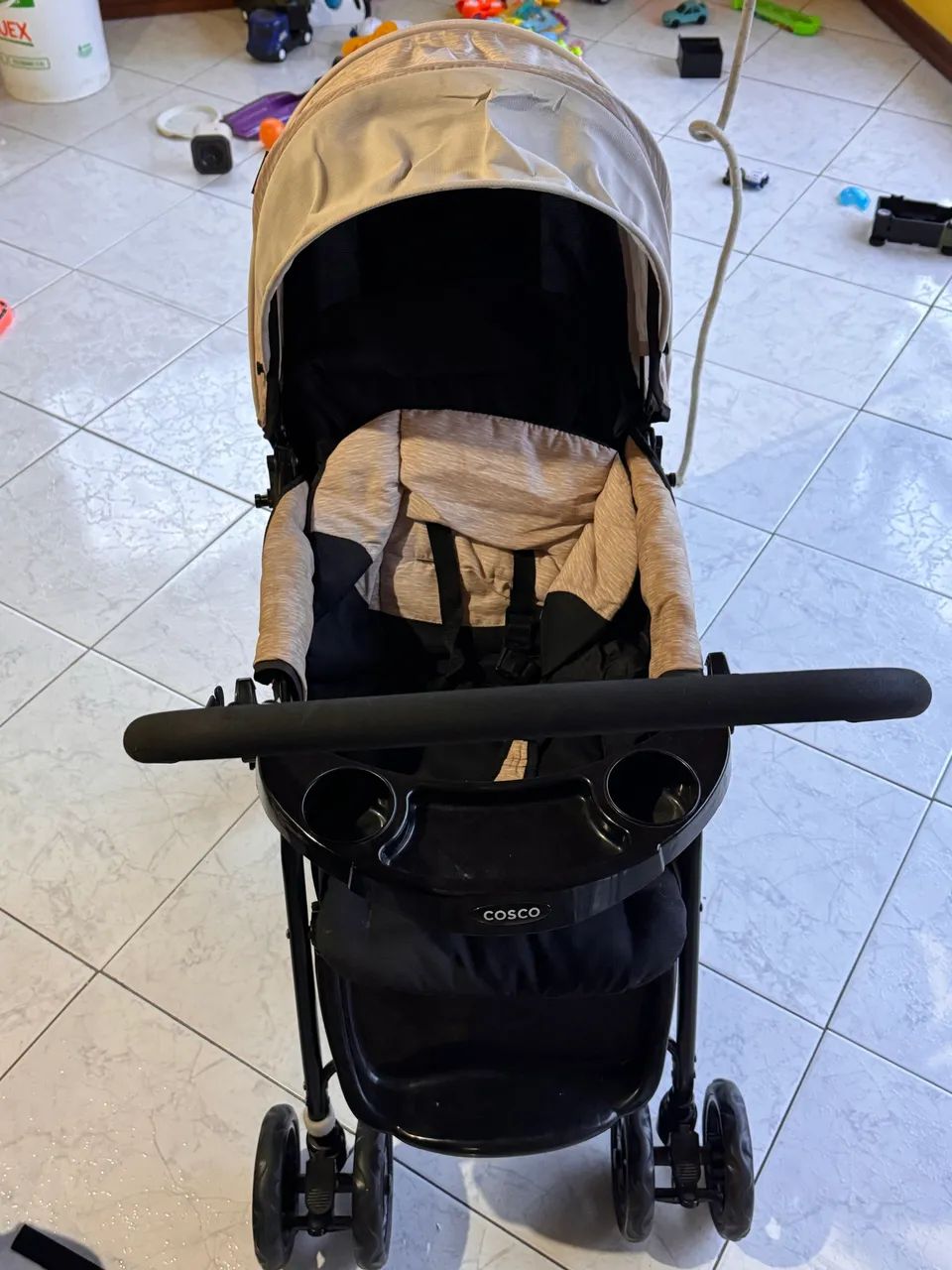 Carrinho de bebê com bebê conforto Cosco!