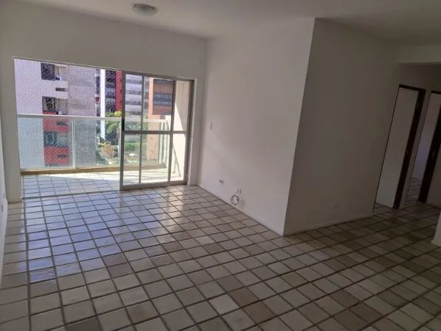 2 Qts - Ponta Verde, Varanda, DCE, 86m² - Apto 2qts, sendo 1 suíte, + qt e WC serviço.