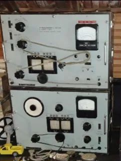 Raro e antigo equipamento valvulado alemão, instrumentos medidor e gerador