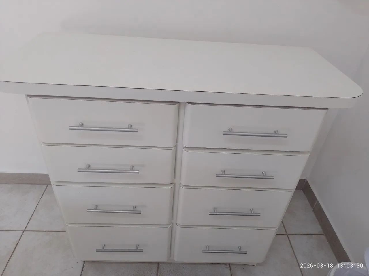 Armário com 8 gaveta 