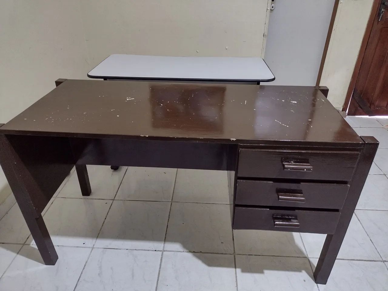 Mesa de escritório em bom estado de uso 