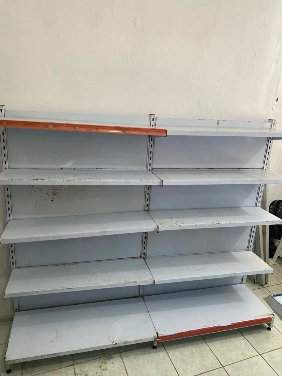 Gôndola prateleira de ferro parede