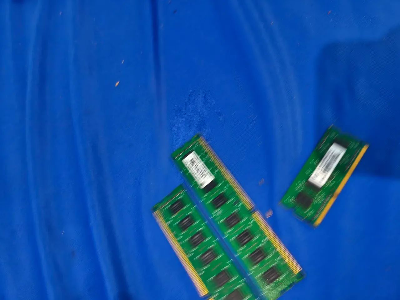 Vendo  peças pra computador memória   e hd