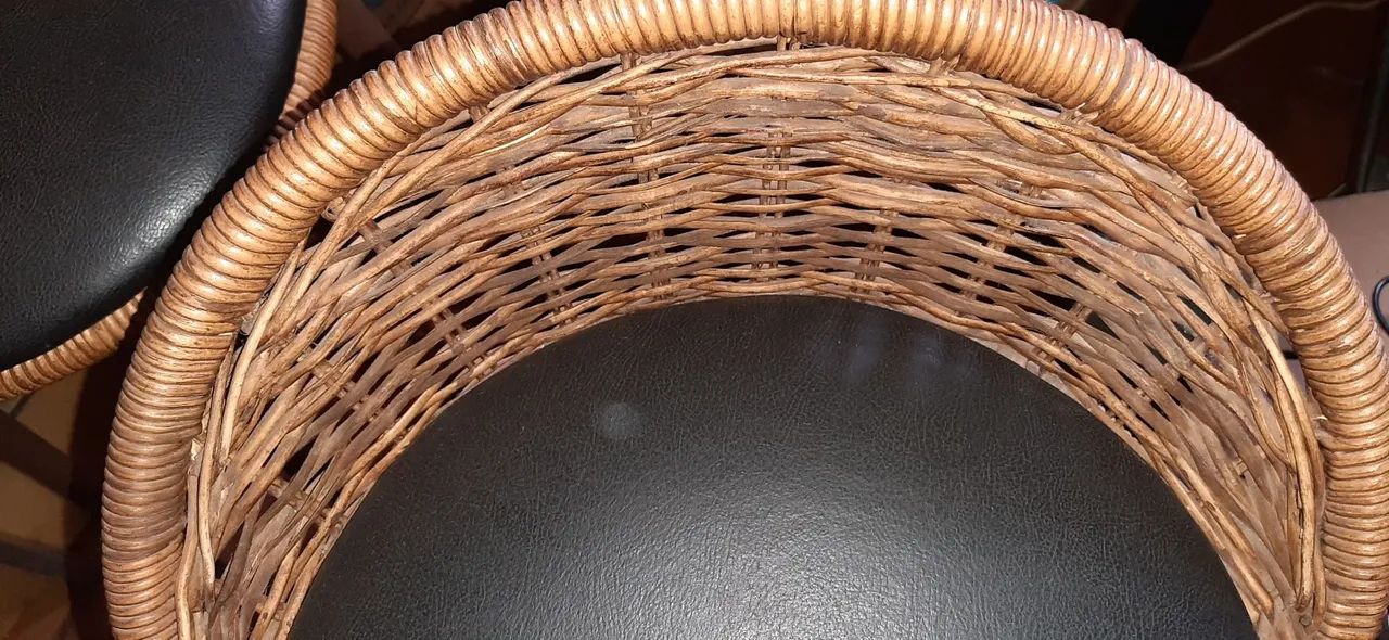 3 banquetas em junco natural,com pintura eletrostatica  - Foto 2