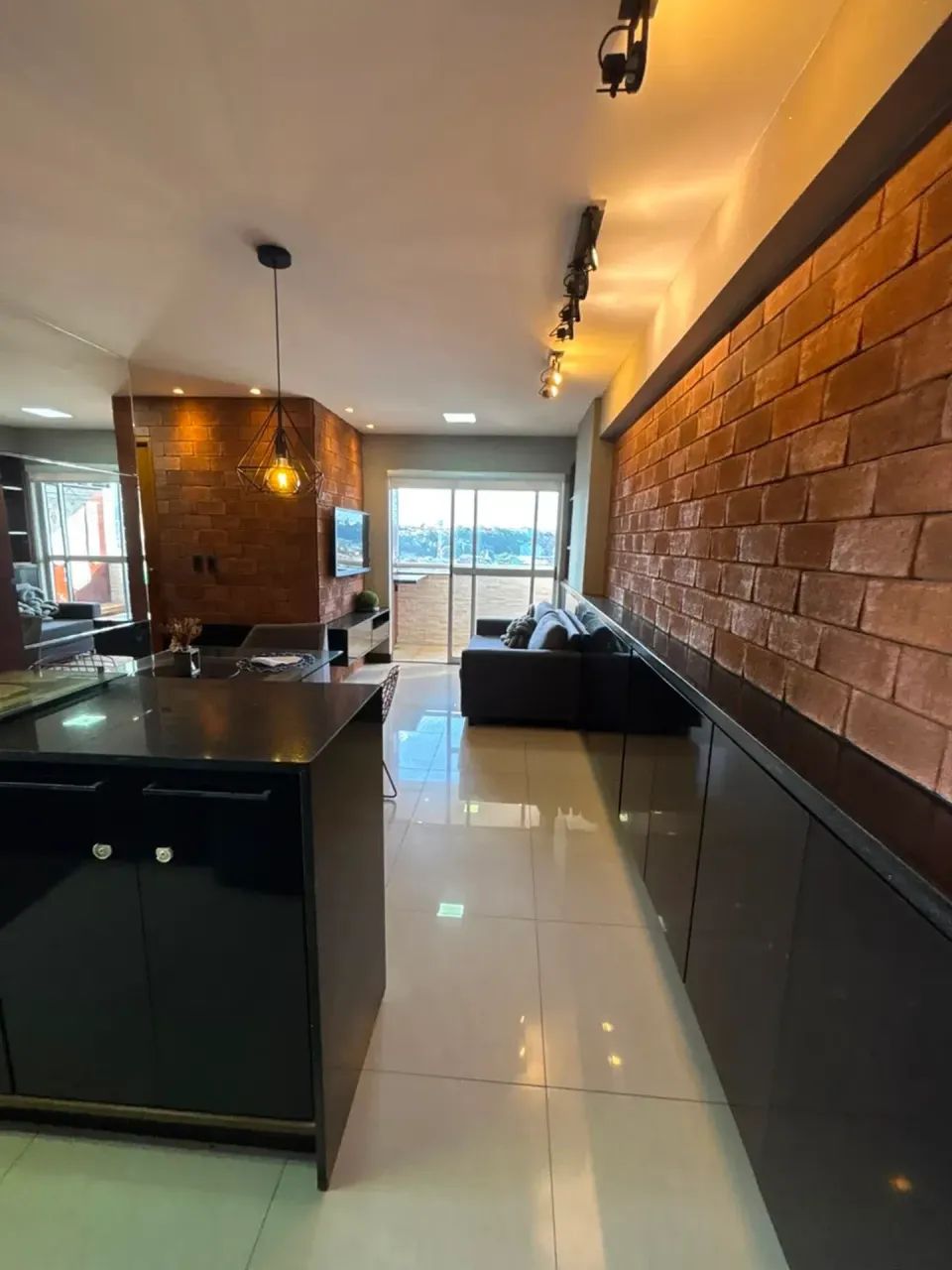 Alugo 2/4 mobiliado com closet