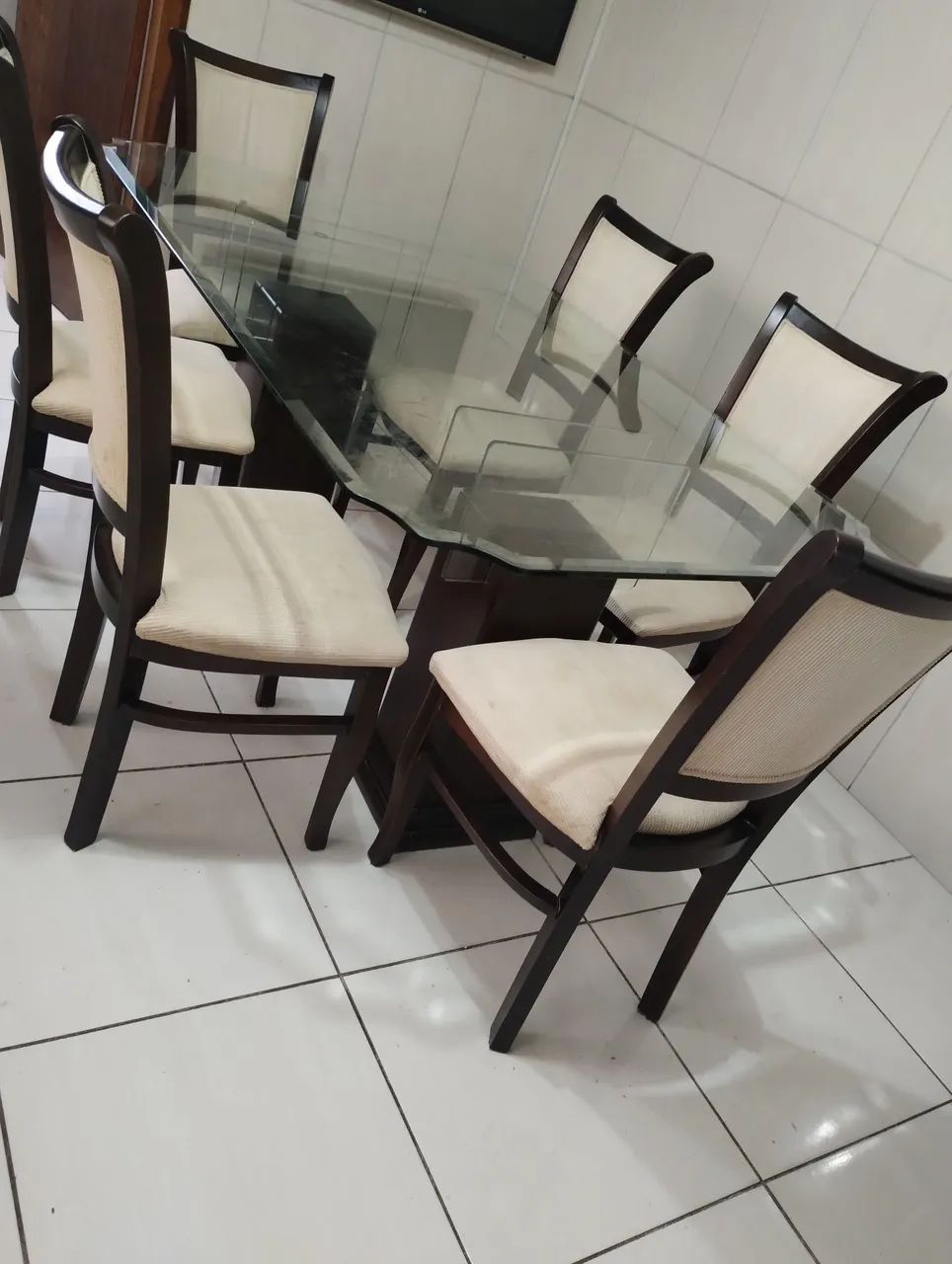 Mesa de vidro com 6 cadeiras