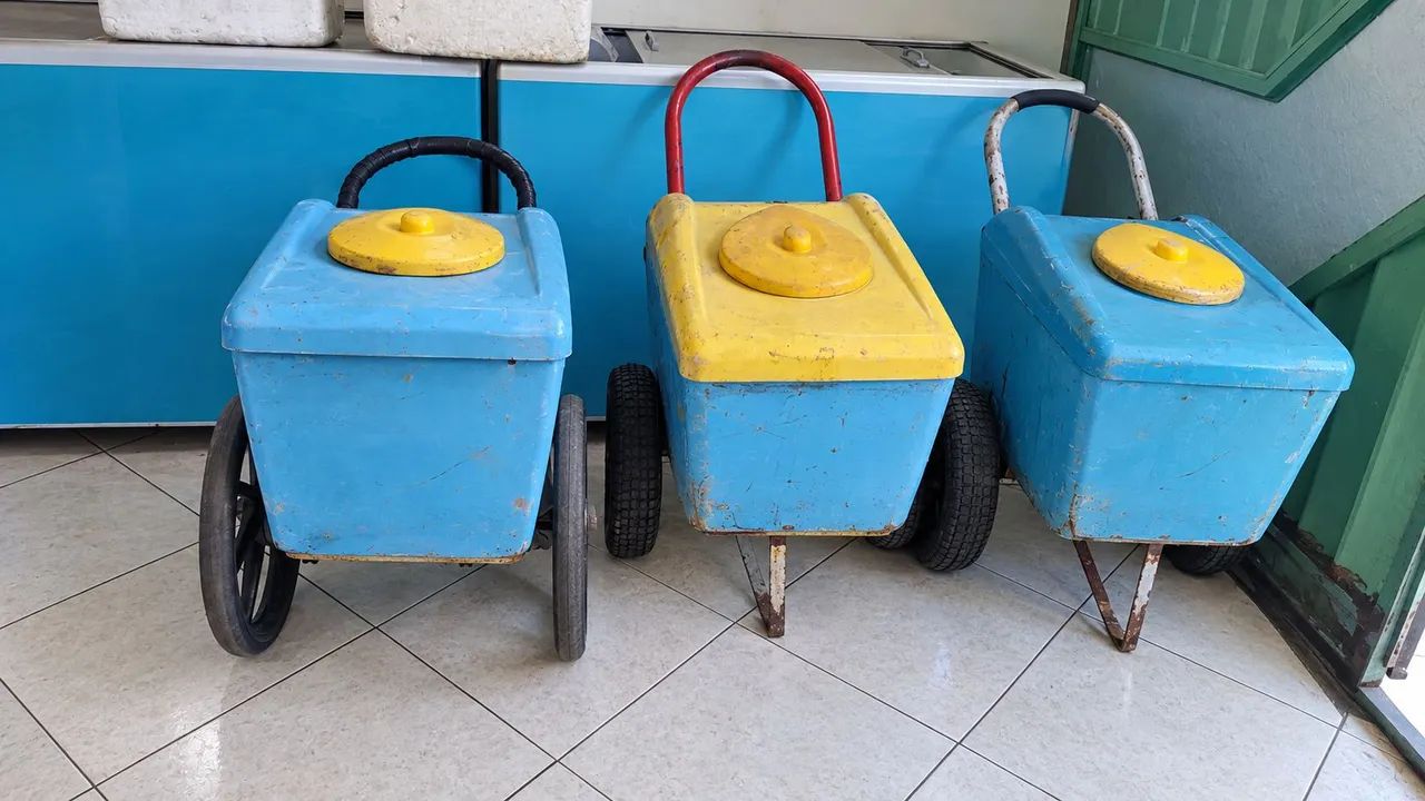 Vende-se carrinhos de picolé 