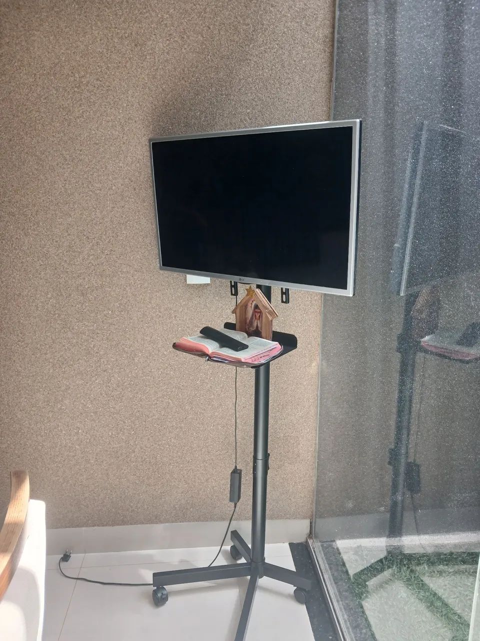 Tv  32 pol com o suporte  tree pe - Foto 2