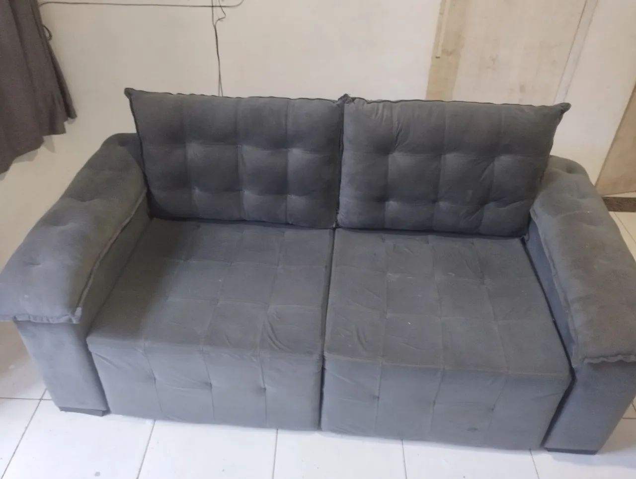 Sofá cama ,tipo retrátil ,bem grande e espacoso - Foto 2