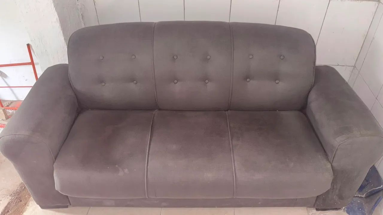 Vendo sofá de 3 lugares semi-novo - Foto 3