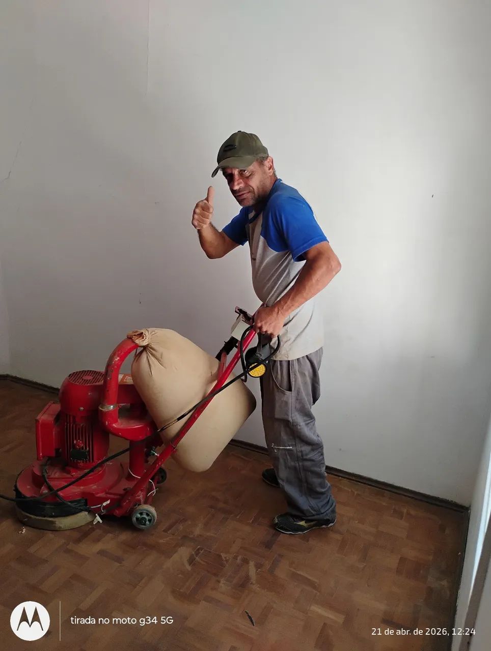 Aplicação de Bona e sinteco em piso de madeira  - Foto 4