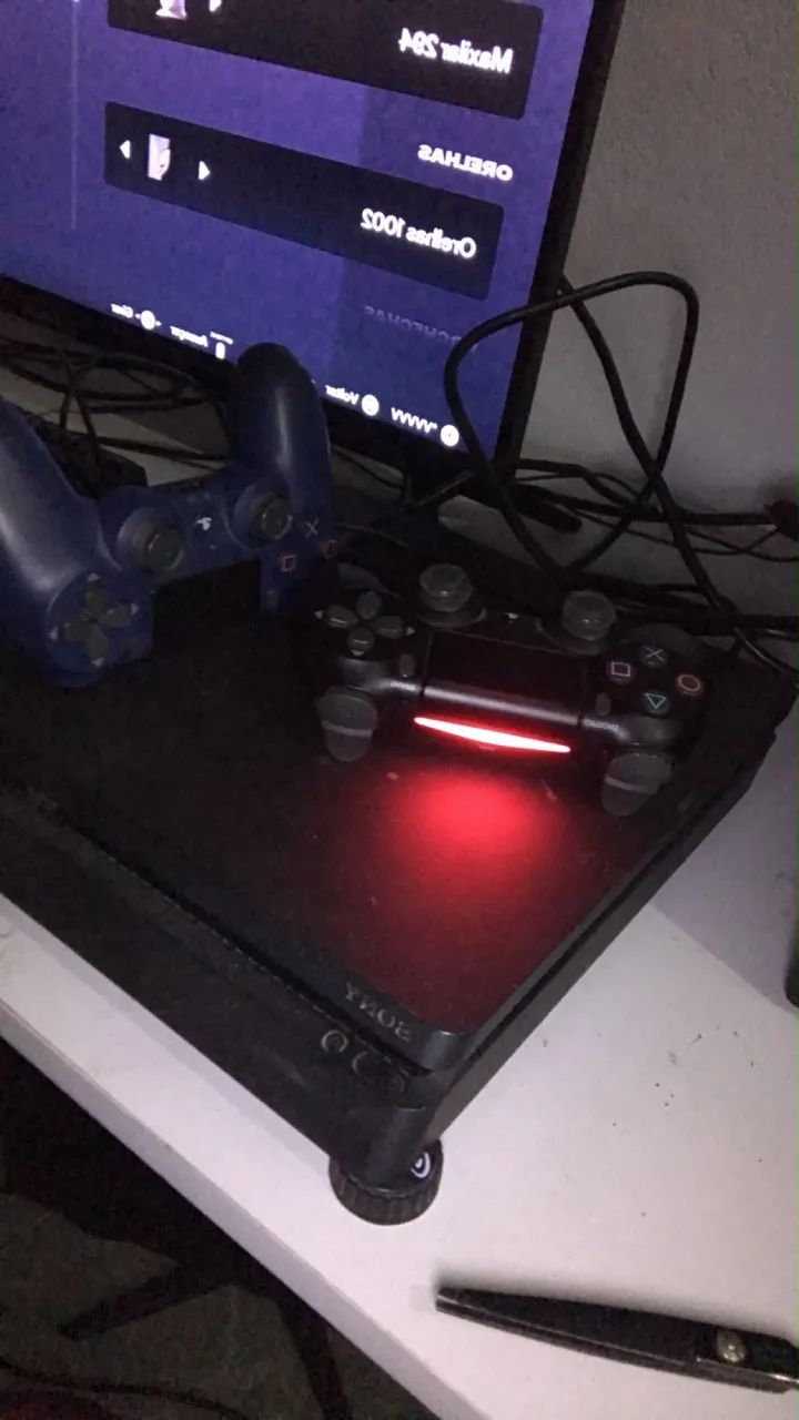 PS4 Slim 1TB em Perfeito Estado + 2 Controles