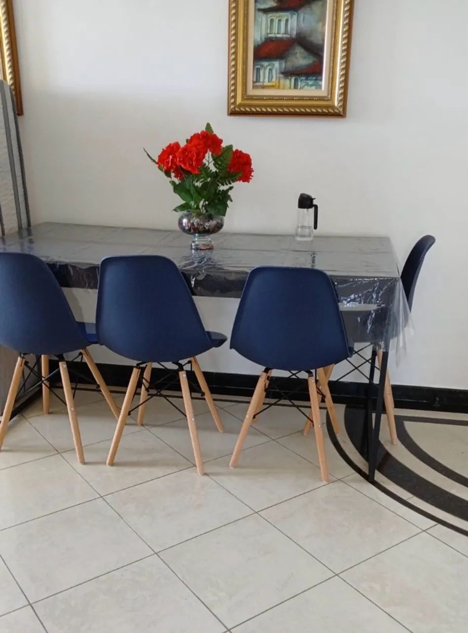 Vendo mesa 1,60 x 0,80 com base metalon e tampo MDP preta. - Foto 2