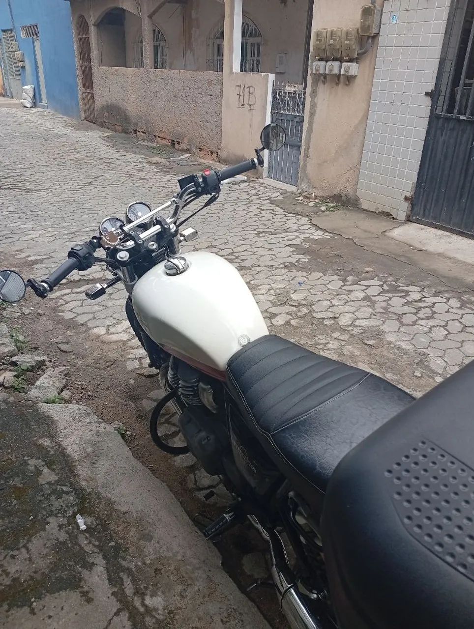 ROYAL ENFIELD INTERCEPTOR 650 - Foto 4