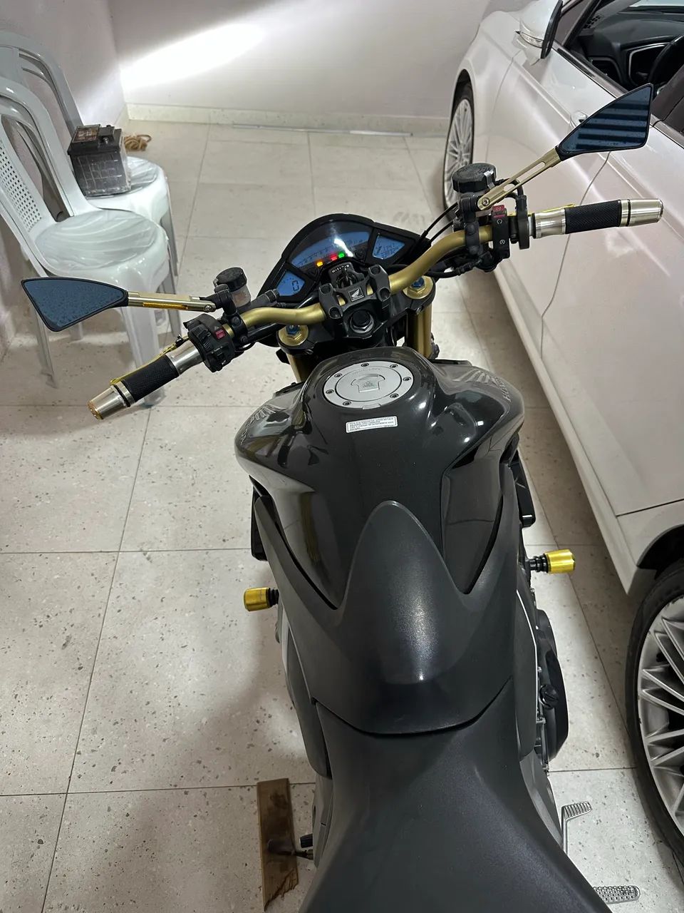 Vendo CB 1000r ano 2012