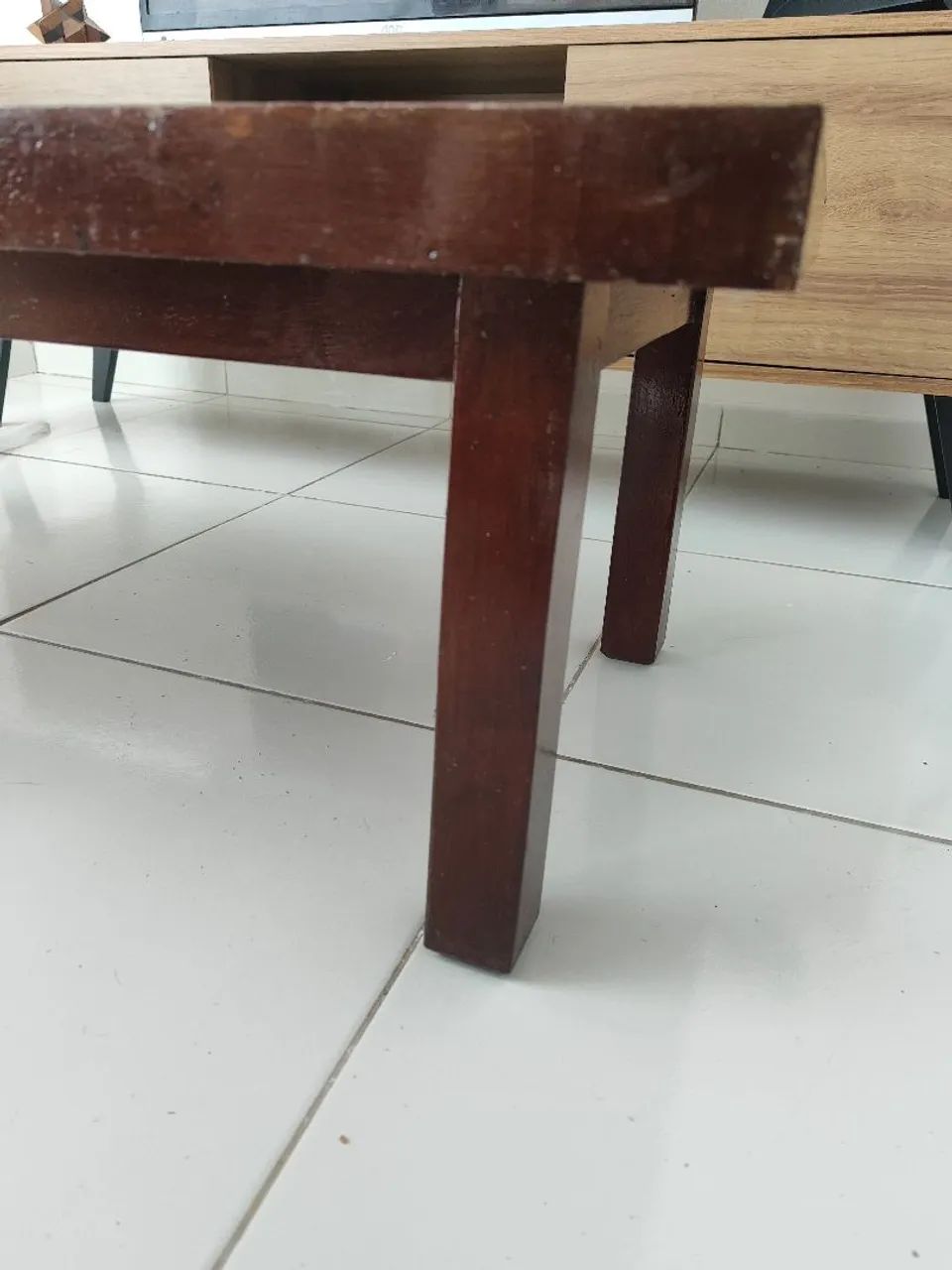 Mesa de Centro Antiga em Imbuia Maciça com Marchetaria - Foto 3