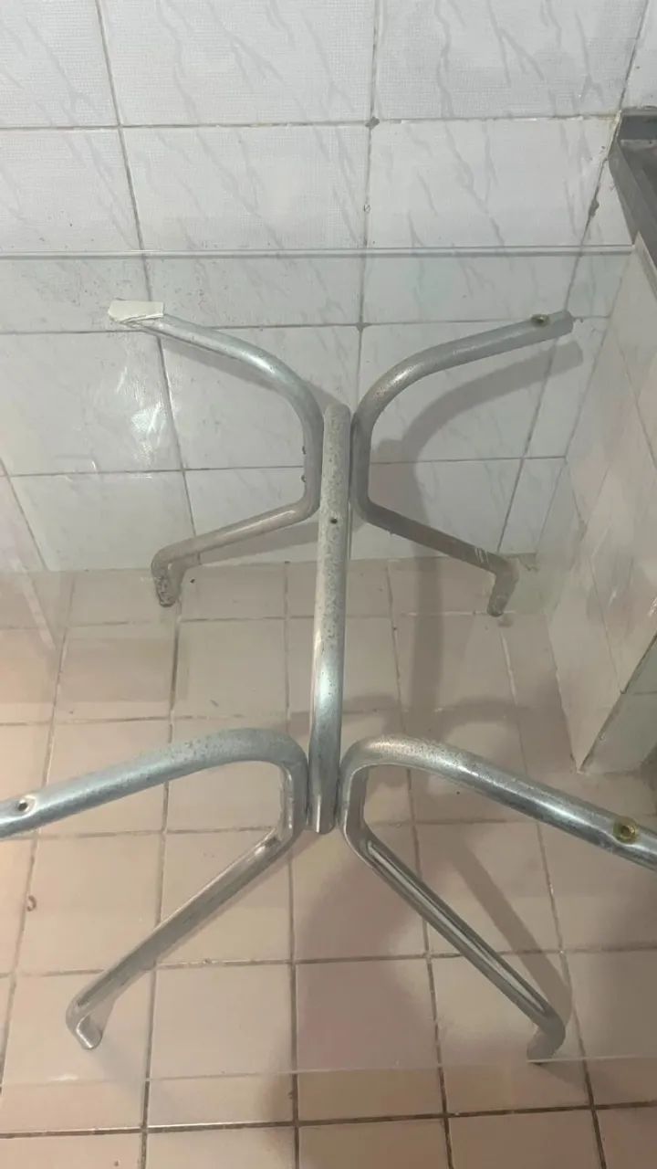 Mesa de Vidro Temperado 4 Lugares com Base em Metal - Foto 4