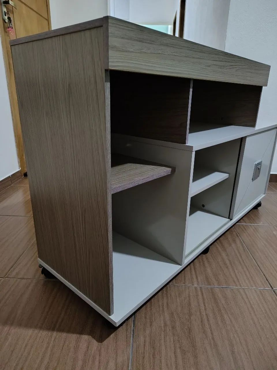 Rack com rodas para televisão. Em bom estado! - Foto 3