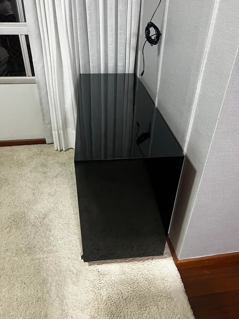 Rack/Aparador Preto Brilhante com Portas de Correr e Rodízios
