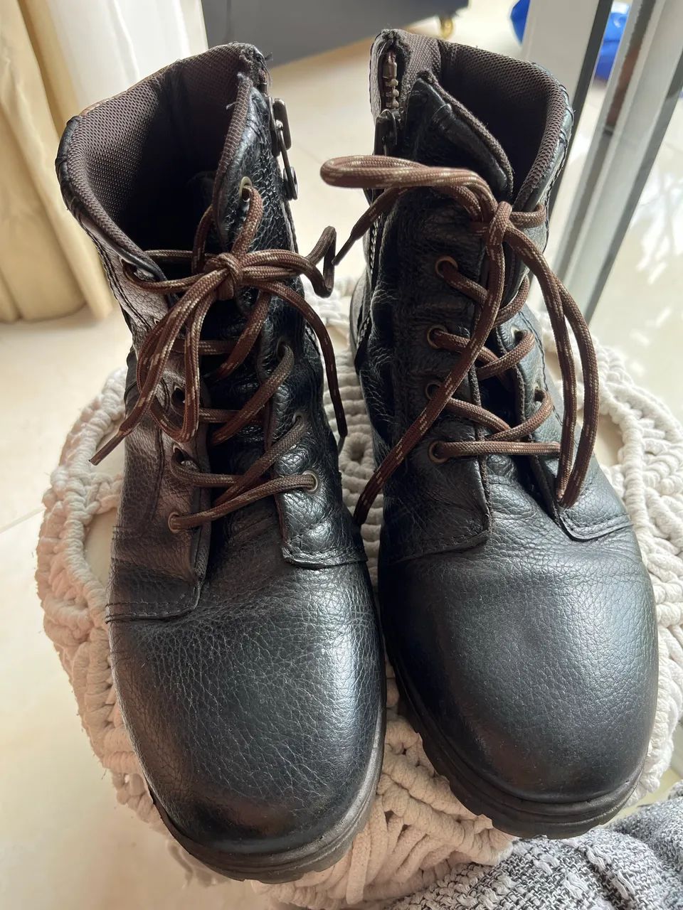 Bota coturno couro 