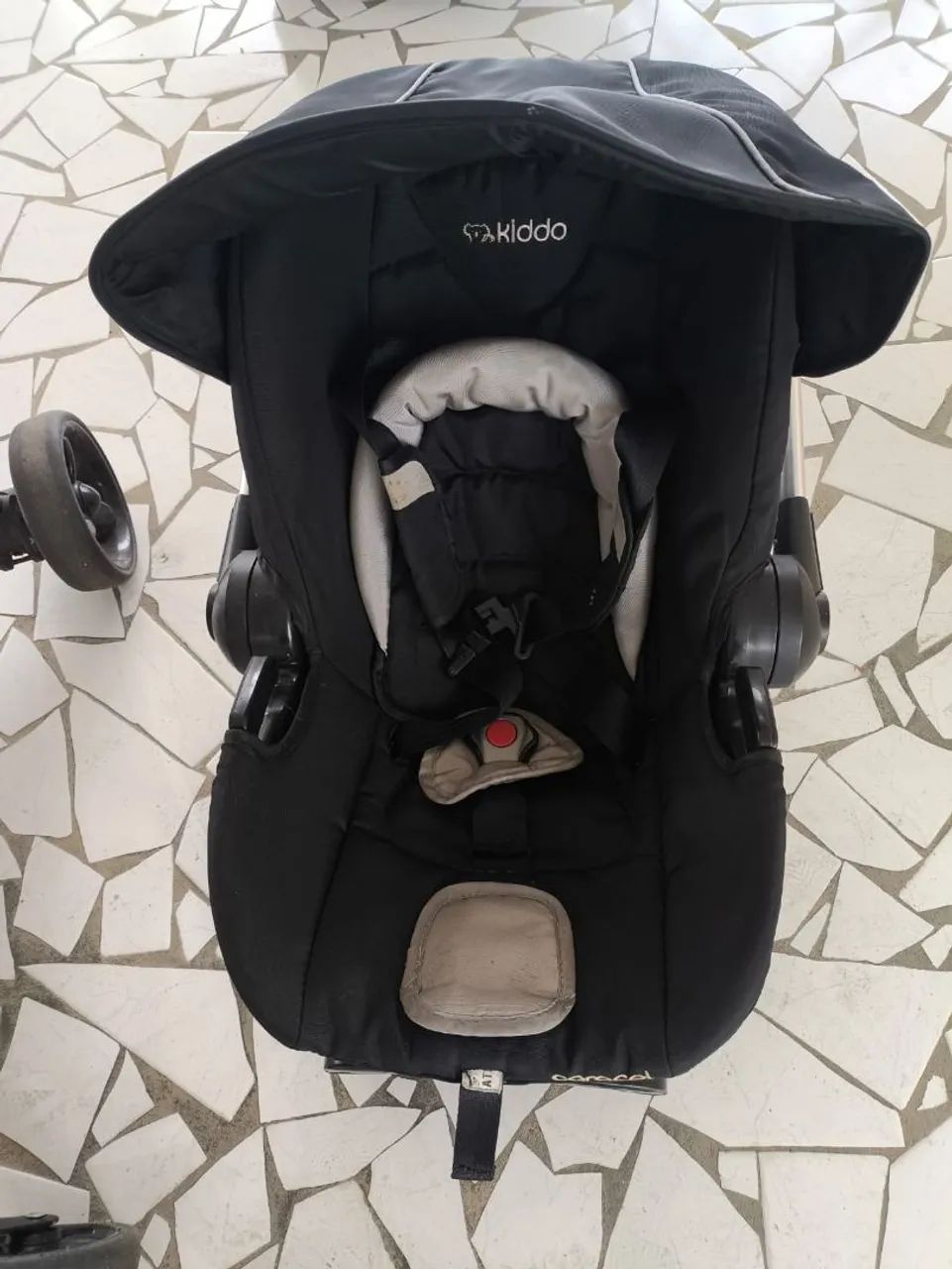 Vende-se Bebê conforto com base - Foto 2