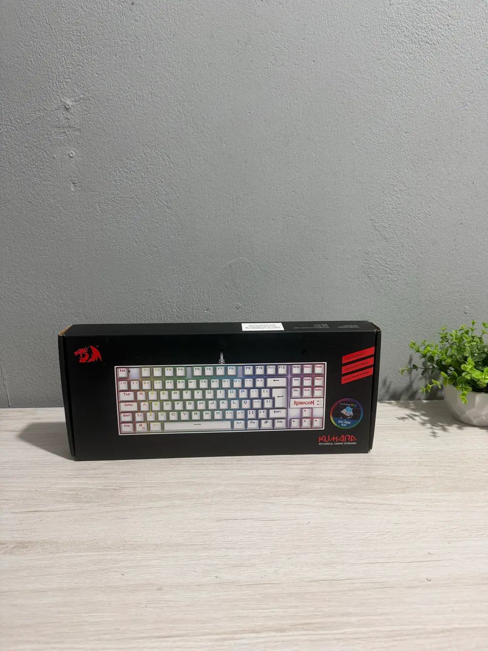 Teclado gamer Redragon Kumara Branco com fio