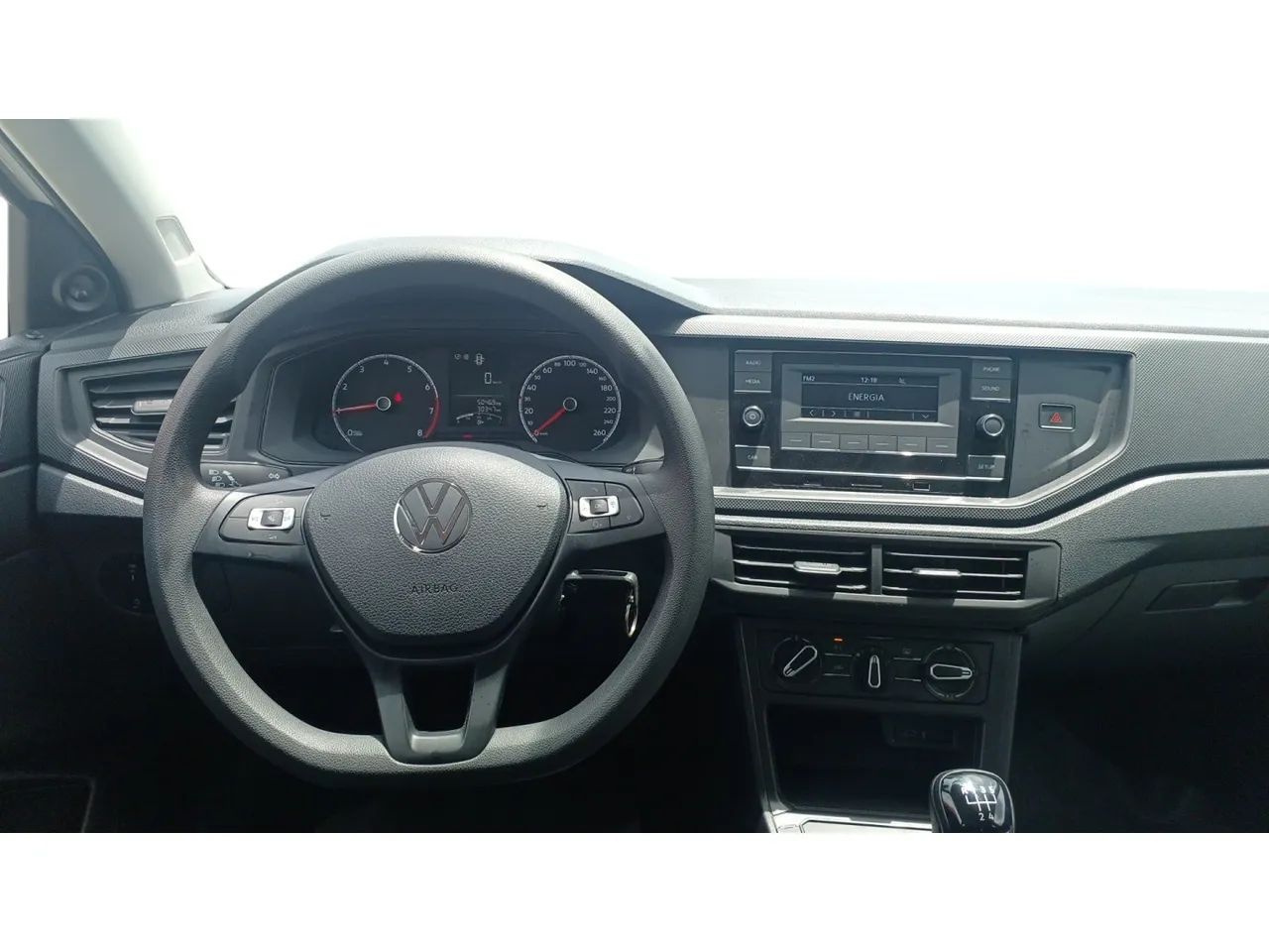 Volkswagen Polo Track 1.0 Flex 12V 5p, foto 2 de 20