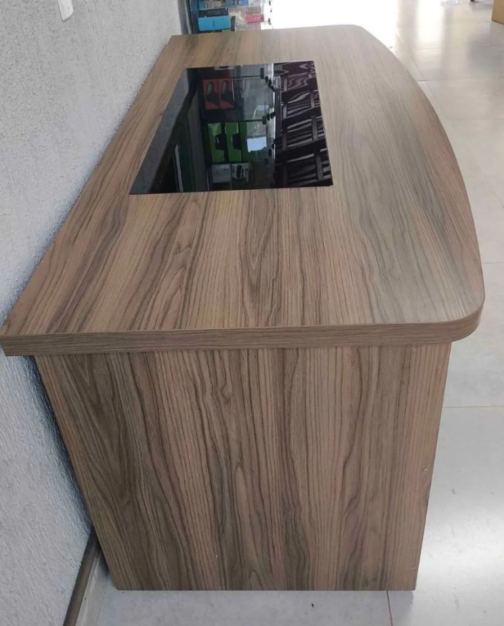 Mesa de escritório com vidro 