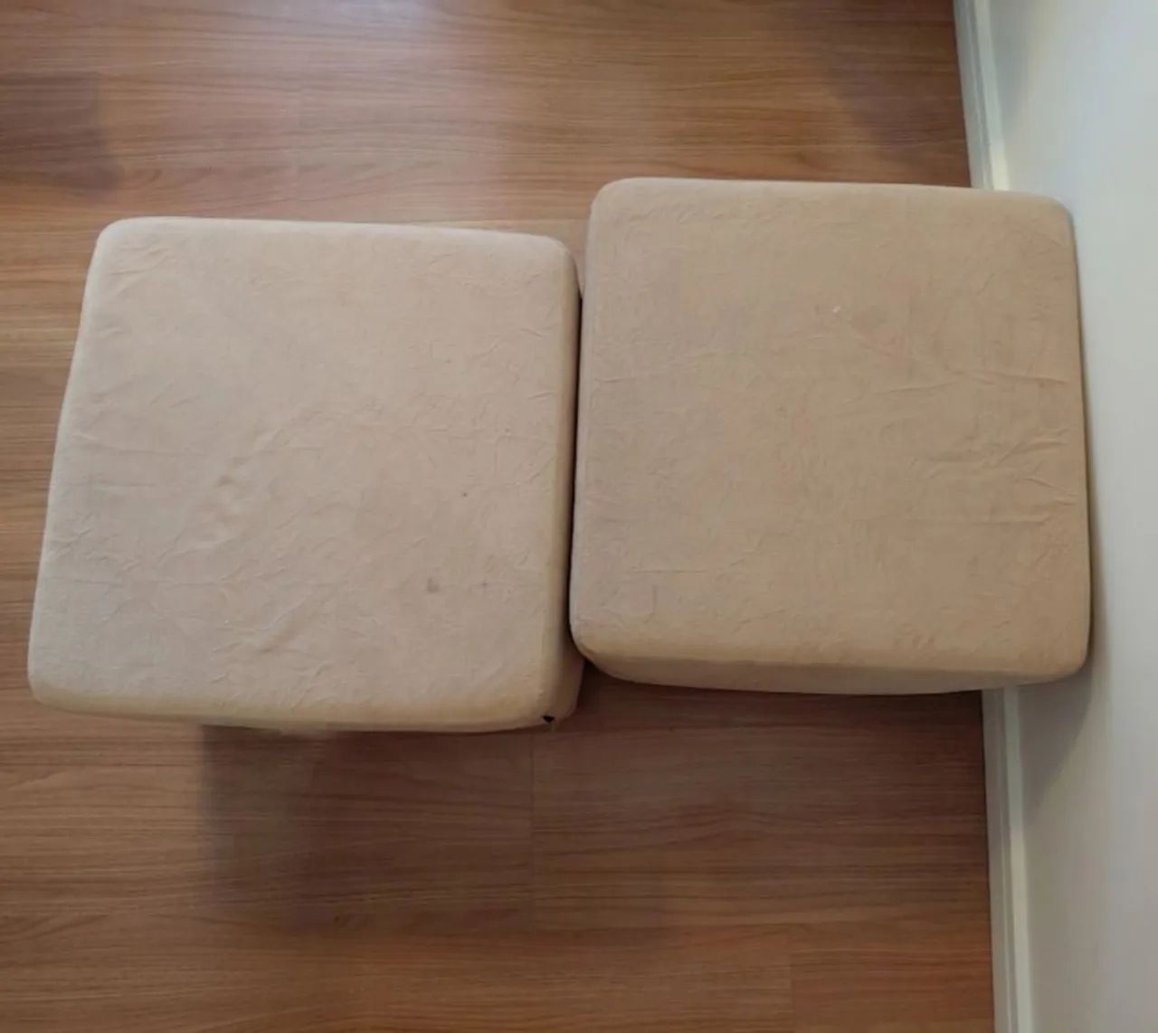 Puffs quadrados em Suede - Foto 2