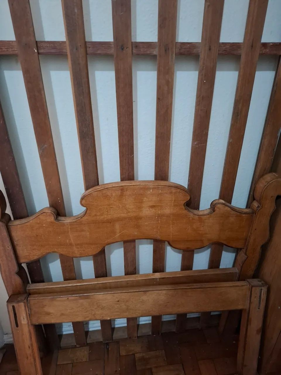 Vendo cama solteiro madeira 