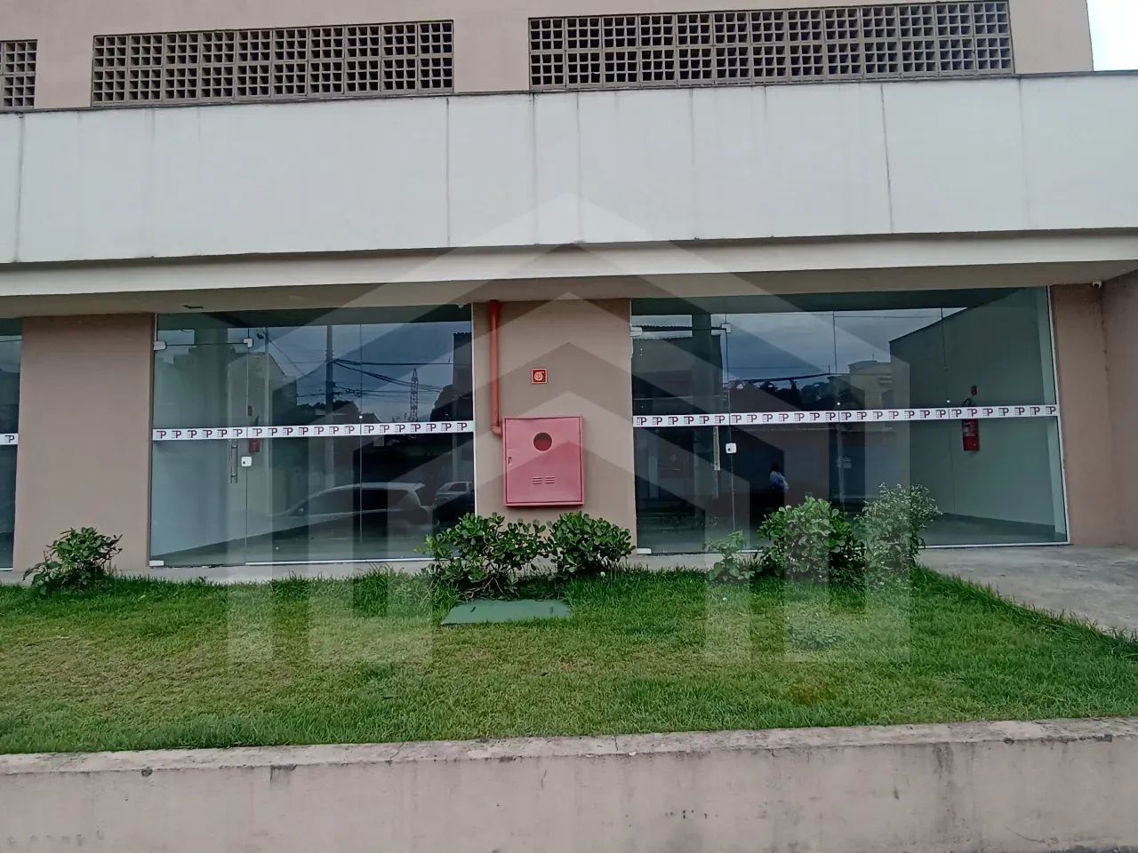 Loja Comercial Jardim Tropical com 59 a 77 m² para Locação - Foto 2