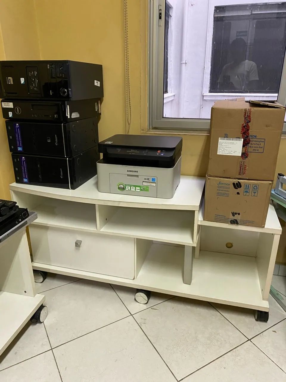 Rack para Tv com gaveta e rodinhas 