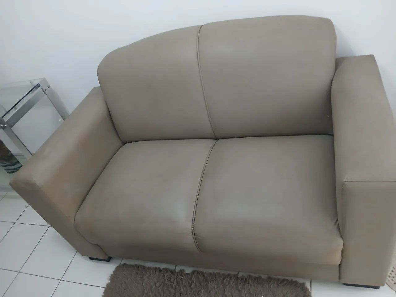 Sofá de 2 Lugares sem uso.