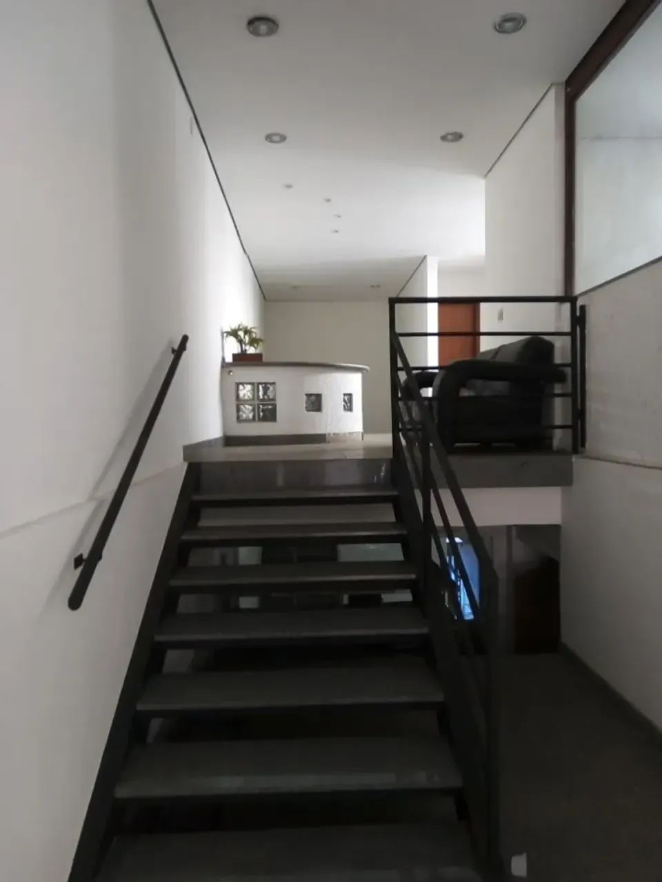 Prédio Comercial com 3 Pavimentos, Salas, Banheiros e Projeto para Galpão - Foto 3