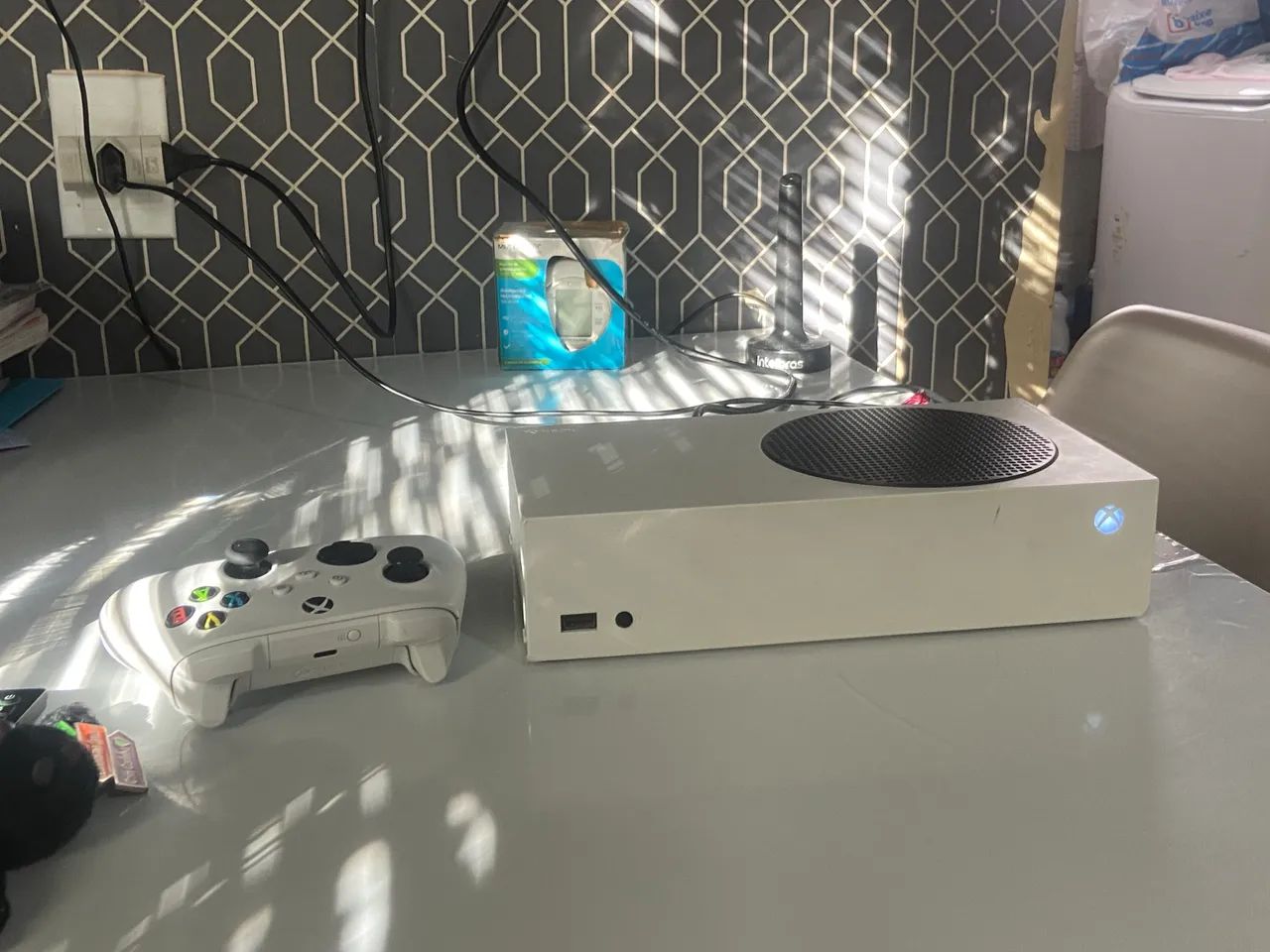 Vende-se um Xbox series s com dois controle 1500 funciona perfeitamente? - Foto 4