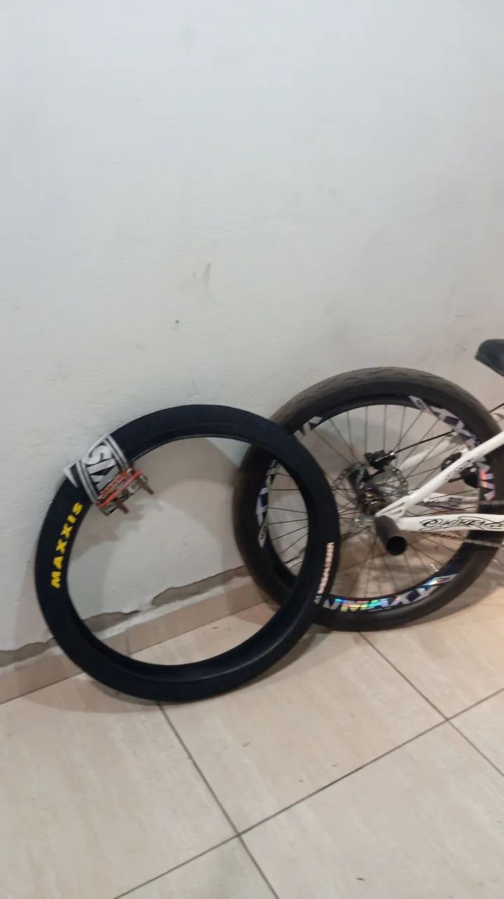 Pneu maxxis hookworm 
